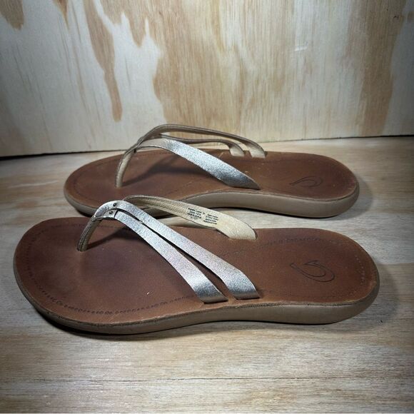 Olukai Gold Flip Flop Sandals Women’s Size 10 - Picture 1 of 7
